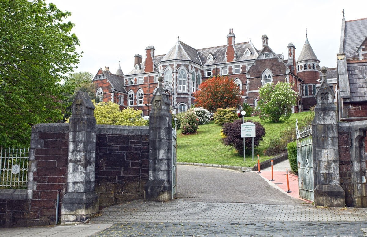 Entrada al campus de Cork